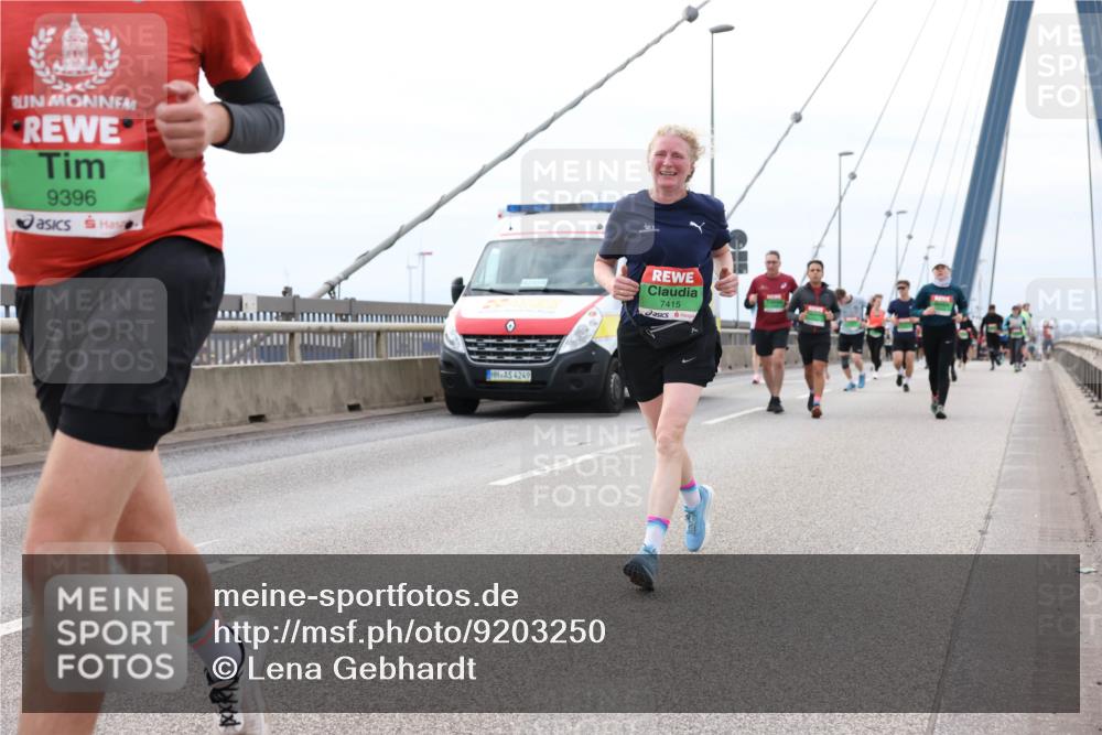 03.10.2025 - Köhlbrandbrückenlauf Lena Gebhardt http://msf.ph/oto/9203250 03.10.2025 15:52:17 Position 2 9396, 4249, 7415 meine-sportfotos.de