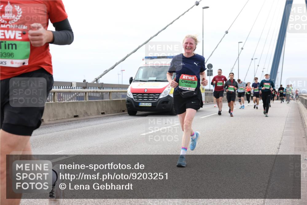 03.10.2025 - Köhlbrandbrückenlauf Lena Gebhardt http://msf.ph/oto/9203251 03.10.2025 15:52:17 Position 2 9396, 4249, 7415 meine-sportfotos.de