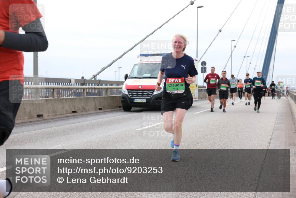 03.10.2025 - Köhlbrandbrückenlauf Lena Gebhardt http://msf.ph/oto/9203253 03.10.2025 15:52:17 Position 2 4249, 7415 meine-sportfotos.de