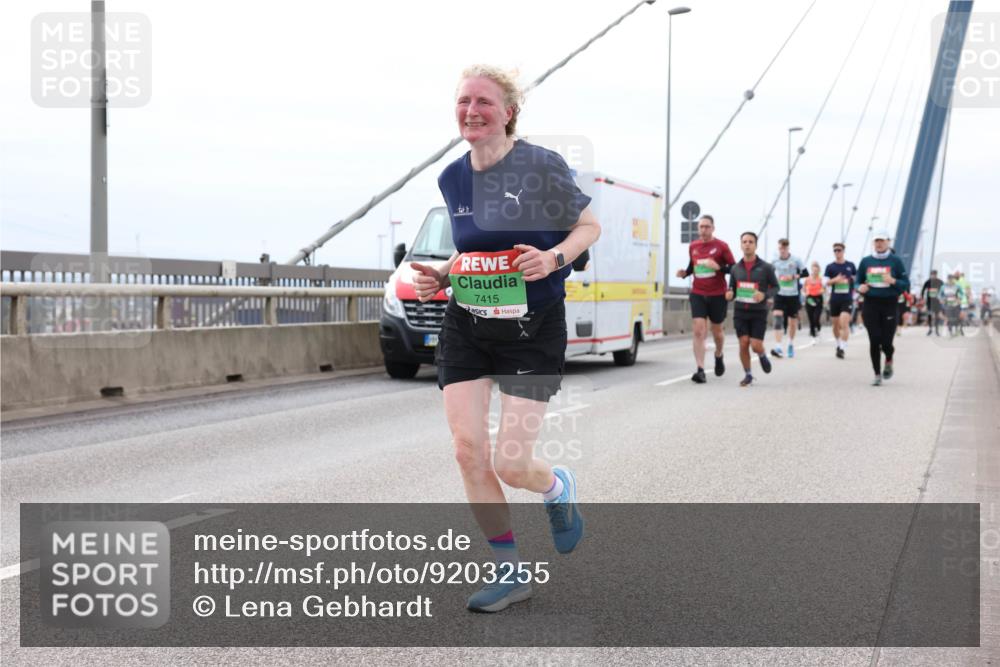 03.10.2025 - Köhlbrandbrückenlauf Lena Gebhardt http://msf.ph/oto/9203255 03.10.2025 15:52:18 Position 2 7415 meine-sportfotos.de