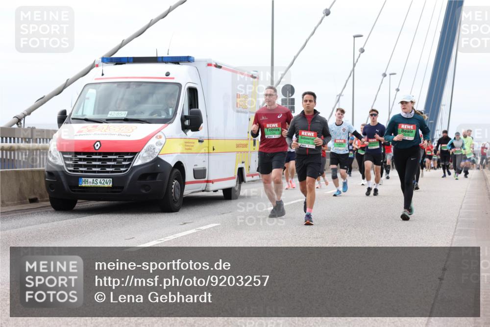 03.10.2025 - Köhlbrandbrückenlauf Lena Gebhardt http://msf.ph/oto/9203257 03.10.2025 15:52:19 Position 2 42, 85, 1, 4249, 7728, 7119 meine-sportfotos.de