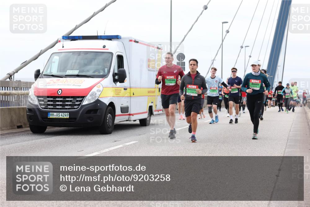 03.10.2025 - Köhlbrandbrückenlauf Lena Gebhardt http://msf.ph/oto/9203258 03.10.2025 15:52:19 Position 2 42, 85, 1, 4249, 7728, 7119 meine-sportfotos.de