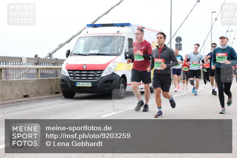 03.10.2025 - Köhlbrandbrückenlauf Lena Gebhardt http://msf.ph/oto/9203259 03.10.2025 15:52:20 Position 2 42, 85, 4, 4249, 7704, 772, 7119 meine-sportfotos.de
