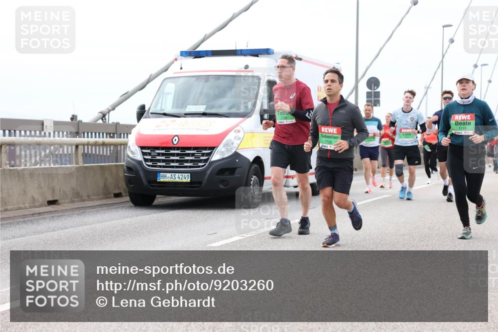 03.10.2025 - Köhlbrandbrückenlauf Lena Gebhardt http://msf.ph/oto/9203260 03.10.2025 15:52:20 Position 2 42, 85, 4, 4249, 7704, 7728, 7119 meine-sportfotos.de