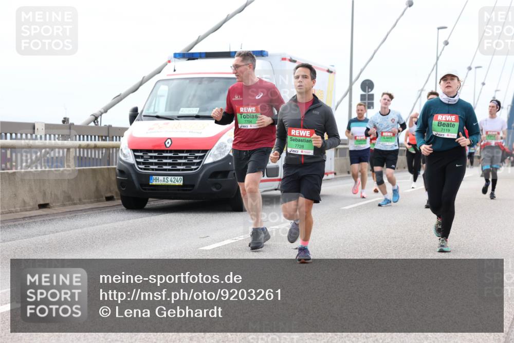 03.10.2025 - Köhlbrandbrückenlauf Lena Gebhardt http://msf.ph/oto/9203261 03.10.2025 15:52:20 Position 2 42, 85, 7704, 7728, 4249, 7119 meine-sportfotos.de