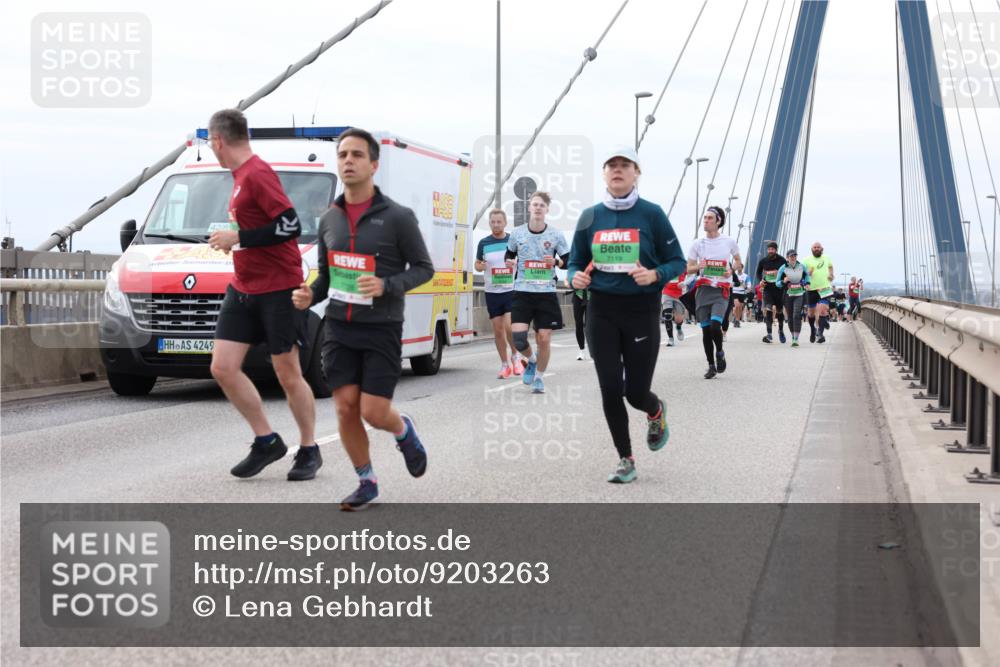 03.10.2025 - Köhlbrandbrückenlauf Lena Gebhardt http://msf.ph/oto/9203263 03.10.2025 15:52:21 Position 2 42, 8, 4249, 7119 meine-sportfotos.de