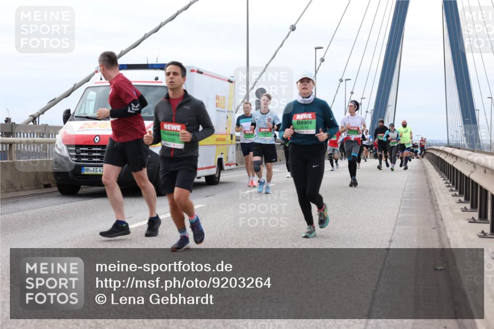 03.10.2025 - Köhlbrandbrückenlauf Lena Gebhardt http://msf.ph/oto/9203264 03.10.2025 15:52:21 Position 2 42, 7728, 7119 meine-sportfotos.de
