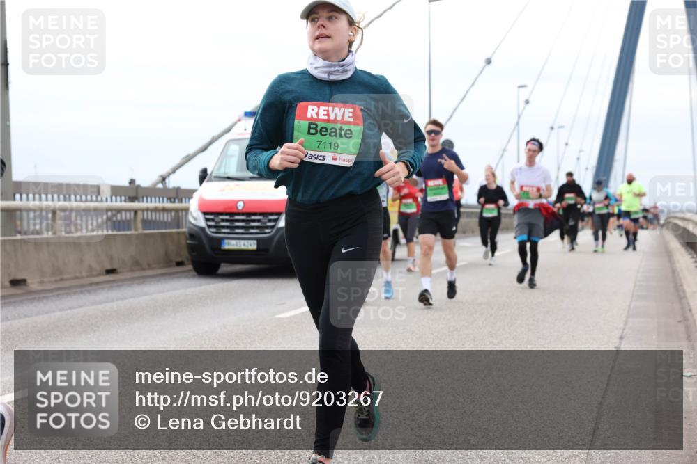 03.10.2025 - Köhlbrandbrückenlauf Lena Gebhardt http://msf.ph/oto/9203267 03.10.2025 15:52:22 Position 2 7119 meine-sportfotos.de