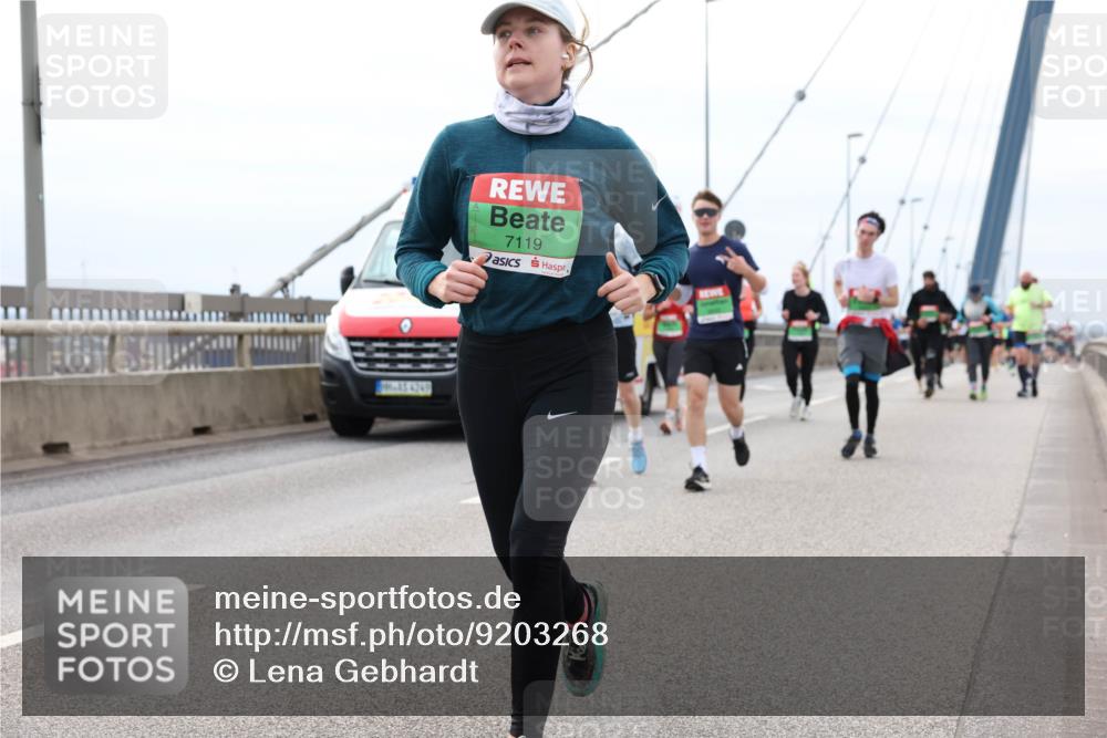 03.10.2025 - Köhlbrandbrückenlauf Lena Gebhardt http://msf.ph/oto/9203268 03.10.2025 15:52:23 Position 2 11, 7119 meine-sportfotos.de