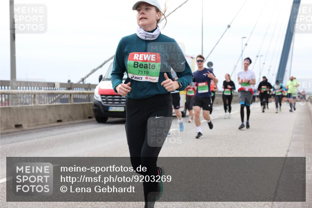 03.10.2025 - Köhlbrandbrückenlauf Lena Gebhardt http://msf.ph/oto/9203269 03.10.2025 15:52:23 Position 2 7119 meine-sportfotos.de