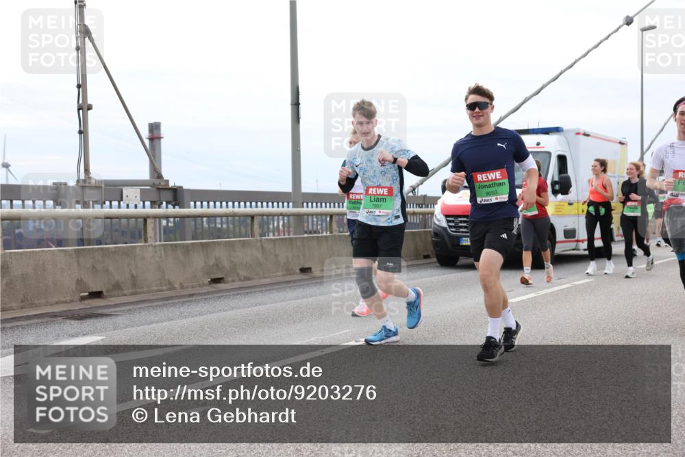 03.10.2025 - Köhlbrandbrückenlauf Lena Gebhardt http://msf.ph/oto/9203276 03.10.2025 15:52:24 Position 2 7907, 9653 meine-sportfotos.de