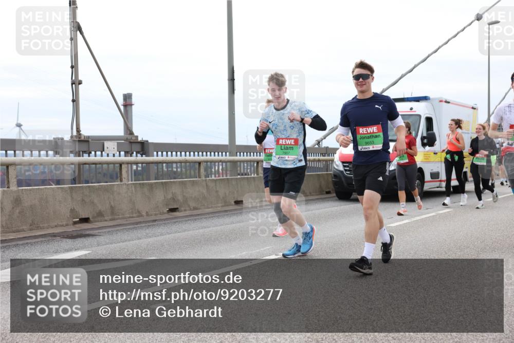 03.10.2025 - Köhlbrandbrückenlauf Lena Gebhardt http://msf.ph/oto/9203277 03.10.2025 15:52:24 Position 2 7907, 9653 meine-sportfotos.de
