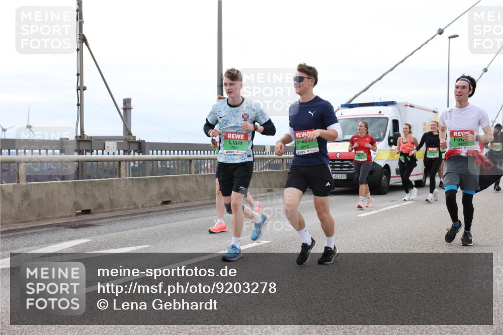 03.10.2025 - Köhlbrandbrückenlauf Lena Gebhardt http://msf.ph/oto/9203278 03.10.2025 15:52:25 Position 2 7907, 9653, 9427, 2, 4249 meine-sportfotos.de