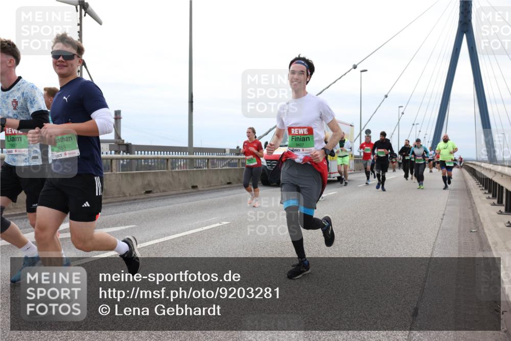 03.10.2025 - Köhlbrandbrückenlauf Lena Gebhardt http://msf.ph/oto/9203281 03.10.2025 15:52:25 Position 2 7907, 653, 9427 meine-sportfotos.de