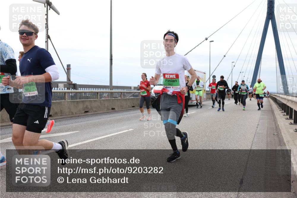 03.10.2025 - Köhlbrandbrückenlauf Lena Gebhardt http://msf.ph/oto/9203282 03.10.2025 15:52:26 Position 2 9653, 9427 meine-sportfotos.de
