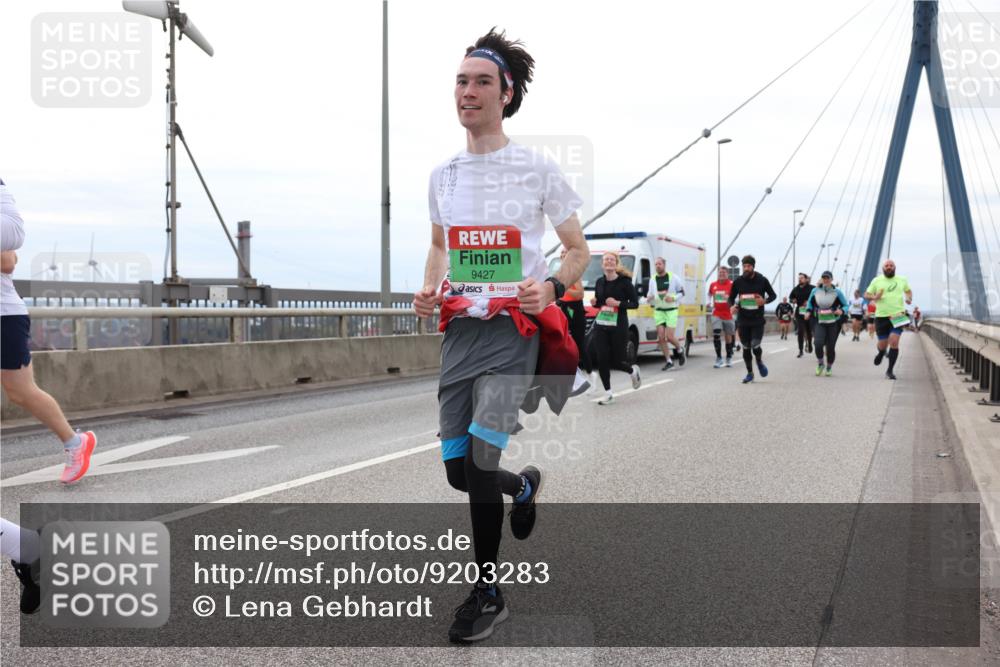 03.10.2025 - Köhlbrandbrückenlauf Lena Gebhardt http://msf.ph/oto/9203283 03.10.2025 15:52:26 Position 2 9427 meine-sportfotos.de