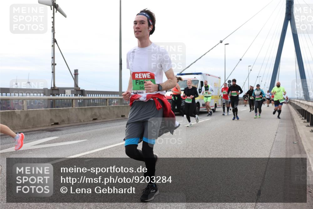 03.10.2025 - Köhlbrandbrückenlauf Lena Gebhardt http://msf.ph/oto/9203284 03.10.2025 15:52:26 Position 2 94 meine-sportfotos.de