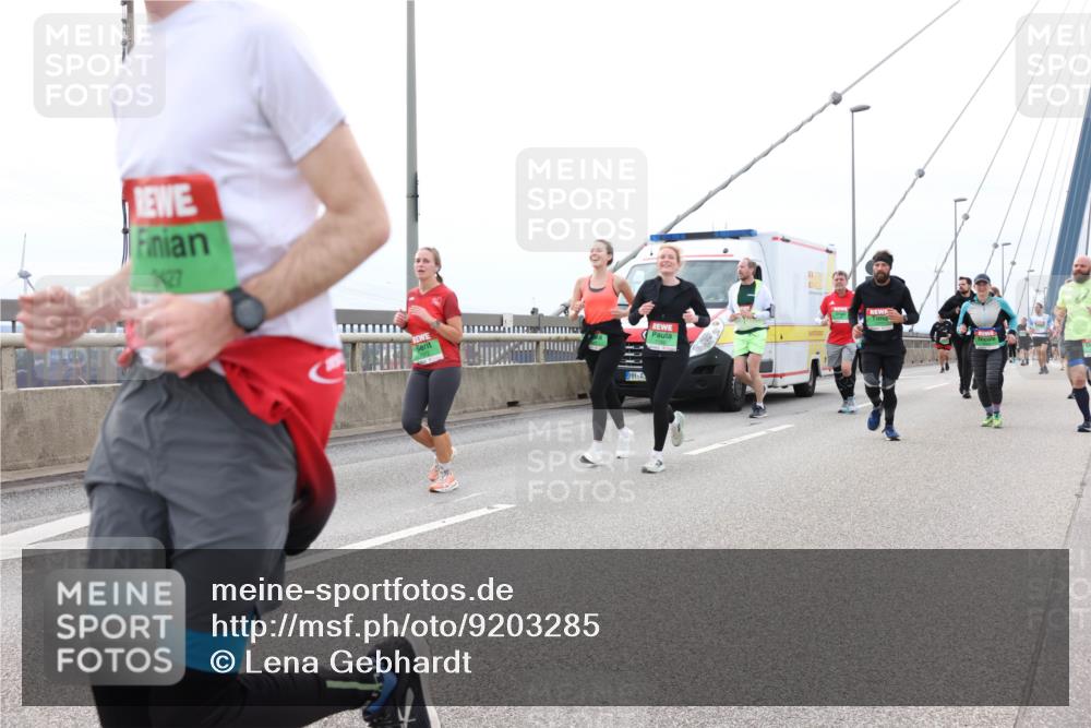 03.10.2025 - Köhlbrandbrückenlauf Lena Gebhardt http://msf.ph/oto/9203285 03.10.2025 15:52:26 Position 2 19427 meine-sportfotos.de