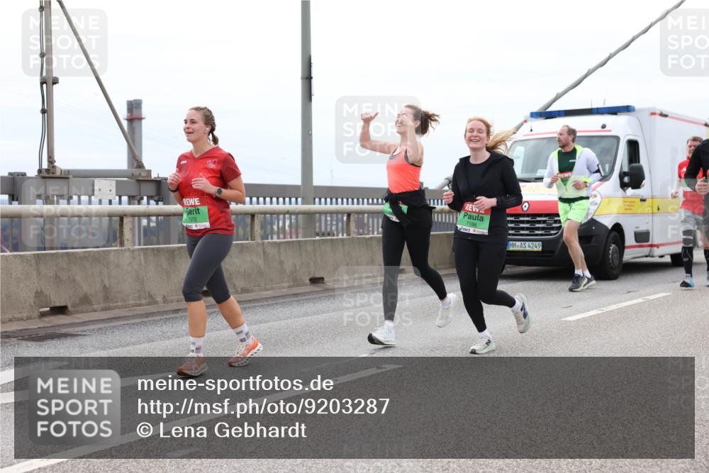 03.10.2025 - Köhlbrandbrückenlauf Lena Gebhardt http://msf.ph/oto/9203287 03.10.2025 15:52:27 Position 2 7572, 7188, 4249 meine-sportfotos.de