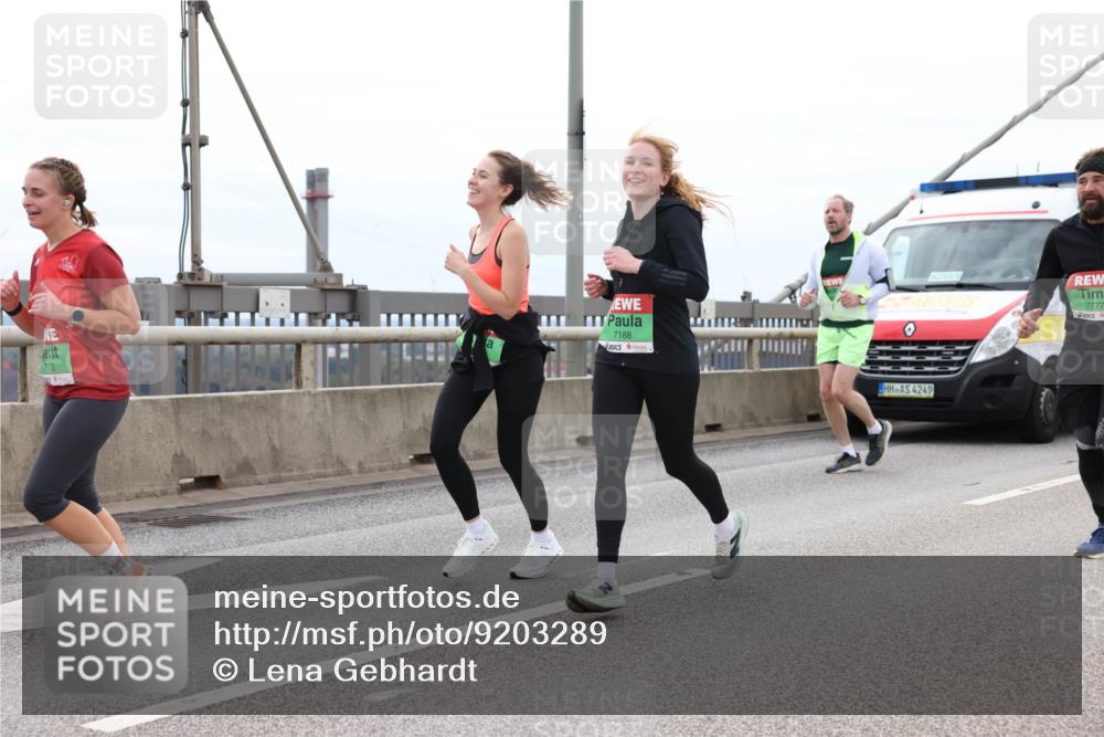 03.10.2025 - Köhlbrandbrückenlauf Lena Gebhardt http://msf.ph/oto/9203289 03.10.2025 15:52:27 Position 2 7572, 7188, 4249, 7777 meine-sportfotos.de