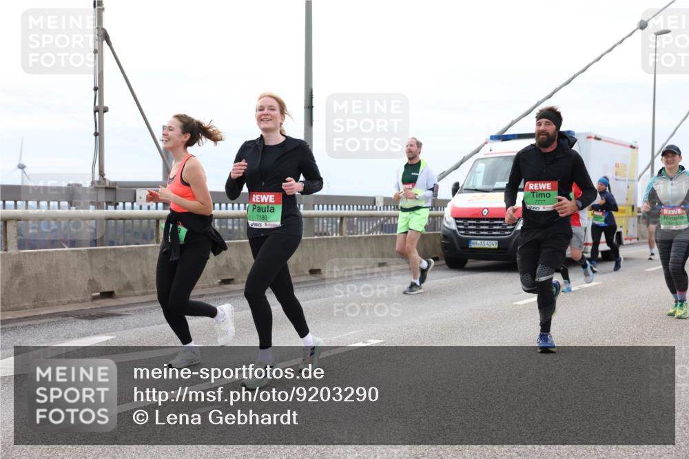 03.10.2025 - Köhlbrandbrückenlauf Lena Gebhardt http://msf.ph/oto/9203290 03.10.2025 15:52:28 Position 2 7188, 4249, 7777 meine-sportfotos.de