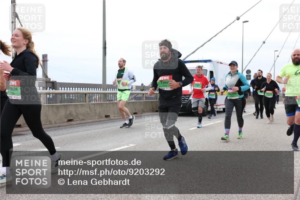 03.10.2025 - Köhlbrandbrückenlauf Lena Gebhardt http://msf.ph/oto/9203292 03.10.2025 15:52:28 Position 2 7188, 7777 meine-sportfotos.de