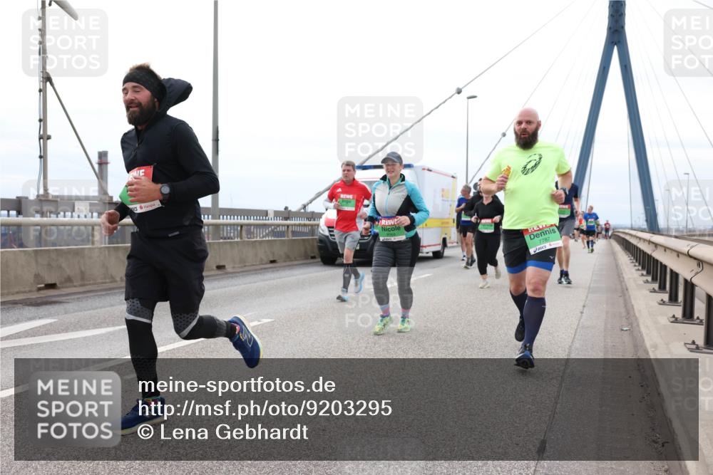 03.10.2025 - Köhlbrandbrückenlauf Lena Gebhardt http://msf.ph/oto/9203295 03.10.2025 15:52:29 Position 2 7787 meine-sportfotos.de