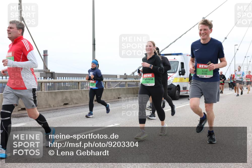 03.10.2025 - Köhlbrandbrückenlauf Lena Gebhardt http://msf.ph/oto/9203304 03.10.2025 15:52:30 Position 2 0, 7367, 9700 meine-sportfotos.de