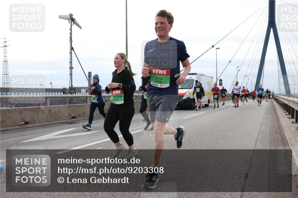 03.10.2025 - Köhlbrandbrückenlauf Lena Gebhardt http://msf.ph/oto/9203308 03.10.2025 15:52:31 Position 2 7367, 9700 meine-sportfotos.de