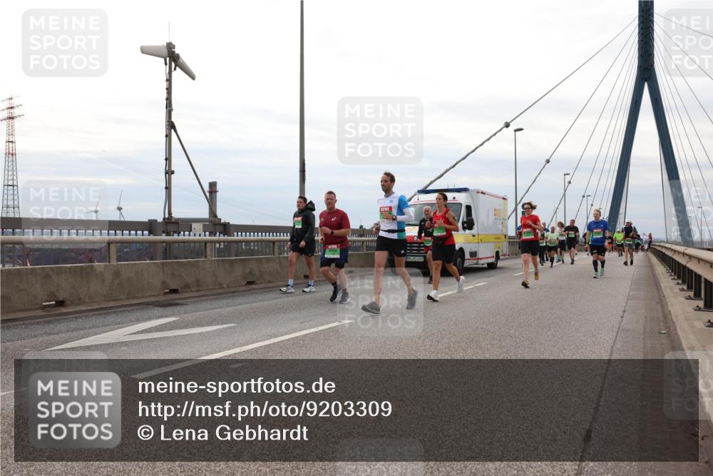 03.10.2025 - Köhlbrandbrückenlauf Lena Gebhardt http://msf.ph/oto/9203309 03.10.2025 15:52:35 Position 2 4249 meine-sportfotos.de
