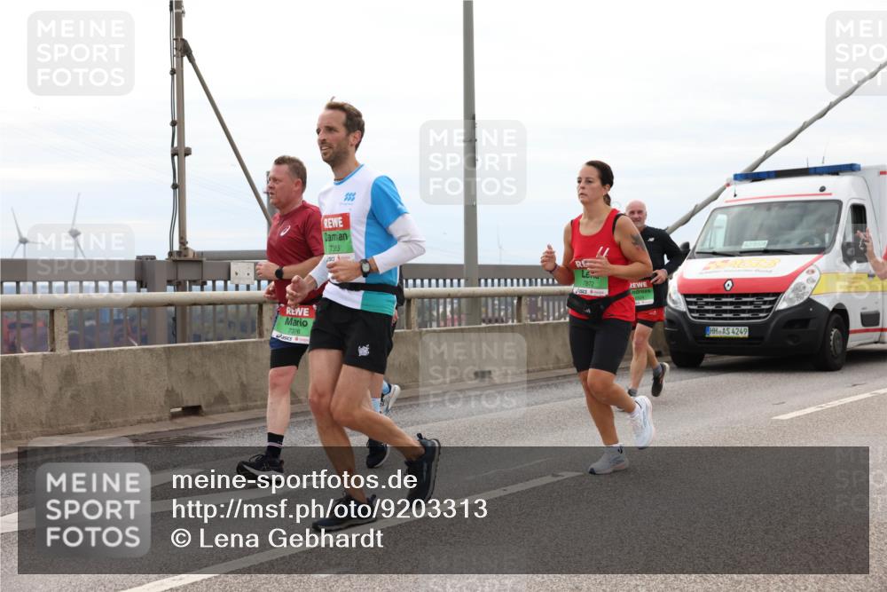 03.10.2025 - Köhlbrandbrückenlauf Lena Gebhardt http://msf.ph/oto/9203313 03.10.2025 15:52:36 Position 2 7376, 7383, 7872, 42, 85, 4249 meine-sportfotos.de