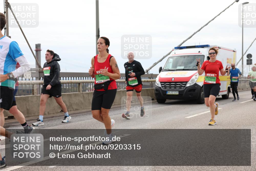 03.10.2025 - Köhlbrandbrückenlauf Lena Gebhardt http://msf.ph/oto/9203315 03.10.2025 15:52:36 Position 2 7872, 4249, 9425 meine-sportfotos.de