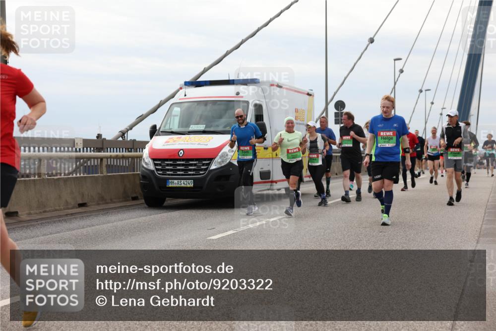 03.10.2025 - Köhlbrandbrückenlauf Lena Gebhardt http://msf.ph/oto/9203322 03.10.2025 15:52:37 Position 2 4, 42, 85, 4, 4249, 9134 meine-sportfotos.de
