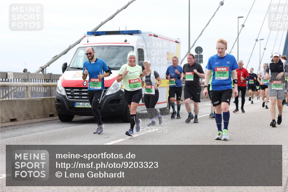 03.10.2025 - Köhlbrandbrückenlauf Lena Gebhardt http://msf.ph/oto/9203323 03.10.2025 15:52:38 Position 2 42, 8419, 9682, 7977, 2018, 9134 meine-sportfotos.de
