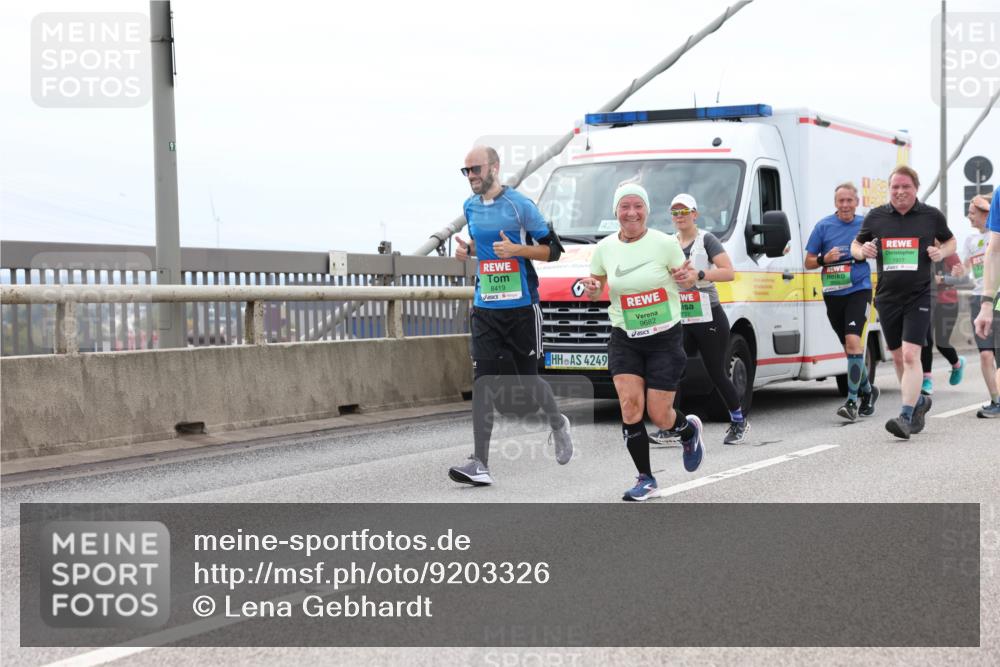 03.10.2025 - Köhlbrandbrückenlauf Lena Gebhardt http://msf.ph/oto/9203326 03.10.2025 15:52:39 Position 2 8419, 42, 8, 4249, 9682, 7977 meine-sportfotos.de