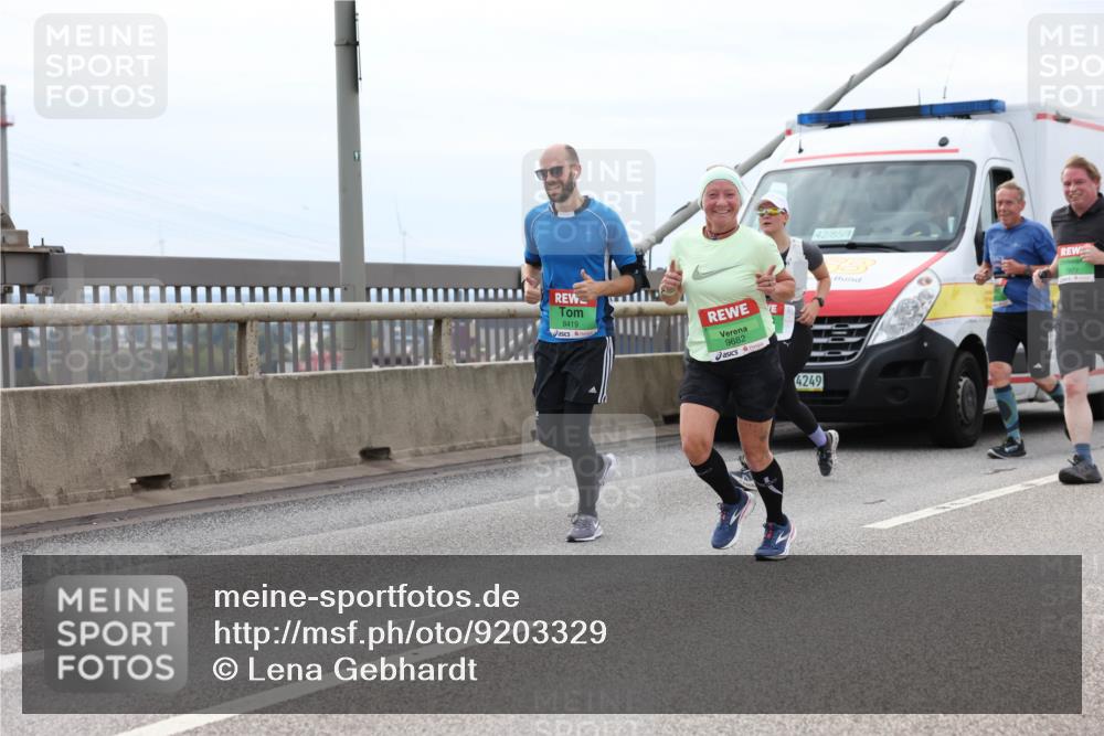 03.10.2025 - Köhlbrandbrückenlauf Lena Gebhardt http://msf.ph/oto/9203329 03.10.2025 15:52:39 Position 2 8419, 9682, 4249, 42, 854, 7977 meine-sportfotos.de