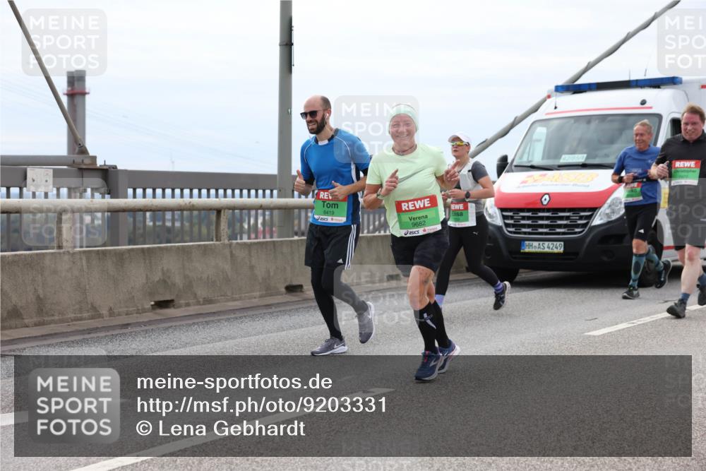 03.10.2025 - Köhlbrandbrückenlauf Lena Gebhardt http://msf.ph/oto/9203331 03.10.2025 15:52:39 Position 2 8419, 9682, 4249, 42, 854 meine-sportfotos.de