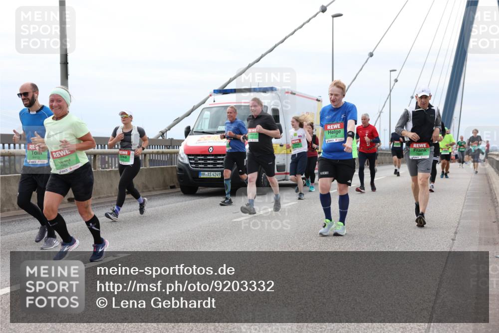 03.10.2025 - Köhlbrandbrückenlauf Lena Gebhardt http://msf.ph/oto/9203332 03.10.2025 15:52:40 Position 2 8419, 9682, 4249, 9134 meine-sportfotos.de