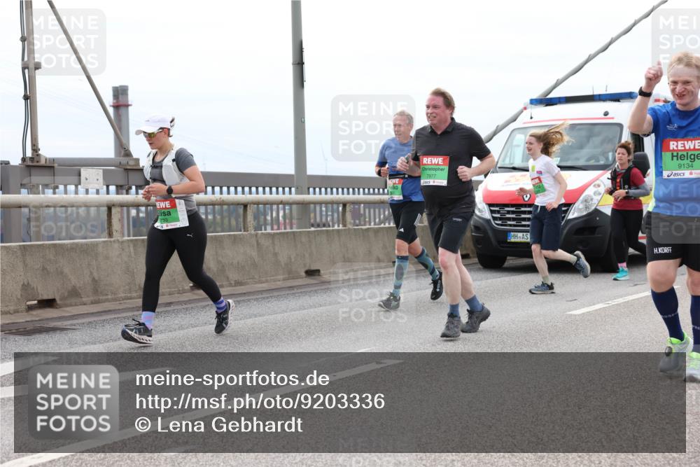 03.10.2025 - Köhlbrandbrückenlauf Lena Gebhardt http://msf.ph/oto/9203336 03.10.2025 15:52:41 Position 2 733, 7977, 9134 meine-sportfotos.de