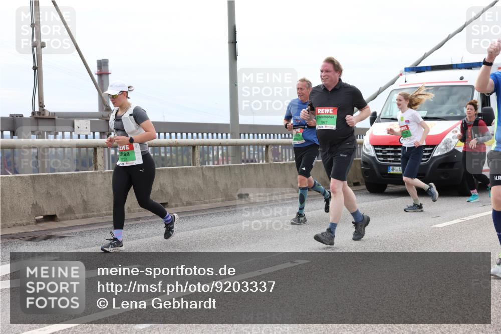03.10.2025 - Köhlbrandbrückenlauf Lena Gebhardt http://msf.ph/oto/9203337 03.10.2025 15:52:41 Position 2 7733, 7977 meine-sportfotos.de