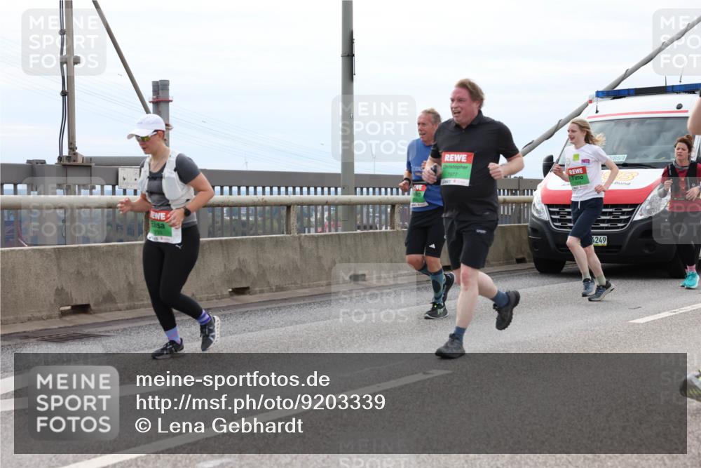 03.10.2025 - Köhlbrandbrückenlauf Lena Gebhardt http://msf.ph/oto/9203339 03.10.2025 15:52:41 Position 2 7977, 4249, 2, 85, 4 meine-sportfotos.de