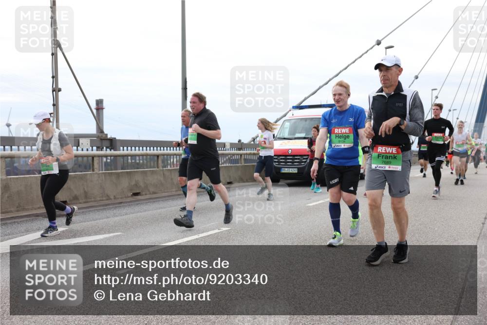 03.10.2025 - Köhlbrandbrückenlauf Lena Gebhardt http://msf.ph/oto/9203340 03.10.2025 15:52:41 Position 2 4249, 201, 9134, 7689 meine-sportfotos.de