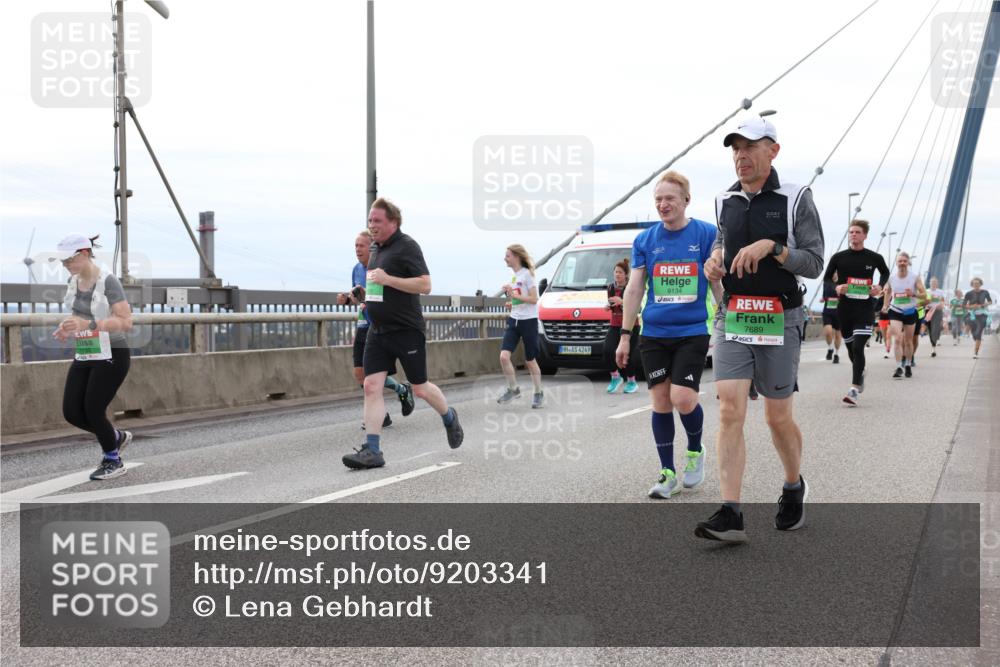 03.10.2025 - Köhlbrandbrückenlauf Lena Gebhardt http://msf.ph/oto/9203341 03.10.2025 15:52:41 Position 2 4249, 9134, 7689 meine-sportfotos.de