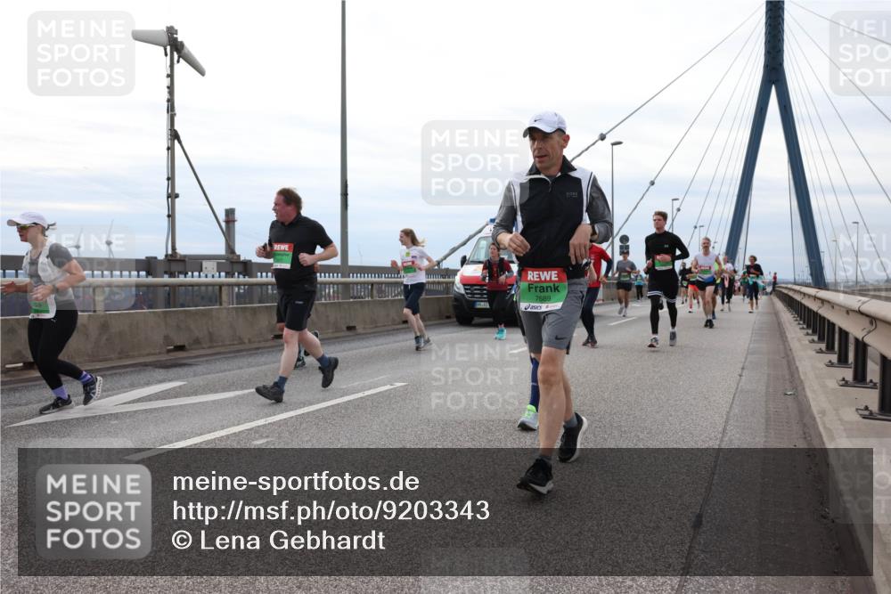 03.10.2025 - Köhlbrandbrückenlauf Lena Gebhardt http://msf.ph/oto/9203343 03.10.2025 15:52:42 Position 2 7689 meine-sportfotos.de
