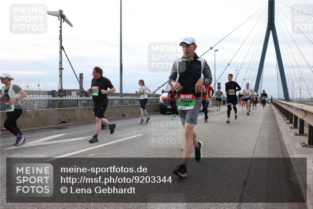 03.10.2025 - Köhlbrandbrückenlauf Lena Gebhardt http://msf.ph/oto/9203344 03.10.2025 15:52:42 Position 2 7689 meine-sportfotos.de