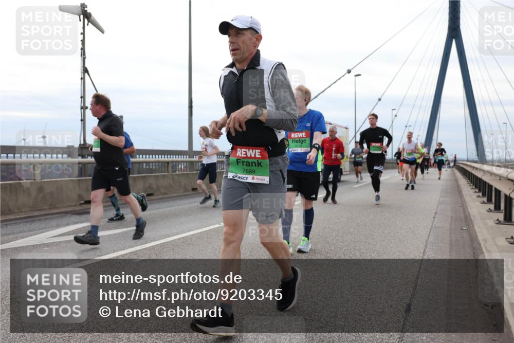 03.10.2025 - Köhlbrandbrückenlauf Lena Gebhardt http://msf.ph/oto/9203345 03.10.2025 15:52:42 Position 2 7689, 9134 meine-sportfotos.de