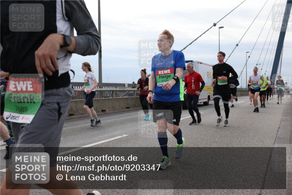 03.10.2025 - Köhlbrandbrückenlauf Lena Gebhardt http://msf.ph/oto/9203347 03.10.2025 15:52:42 Position 2 7689, 2016, 9134 meine-sportfotos.de