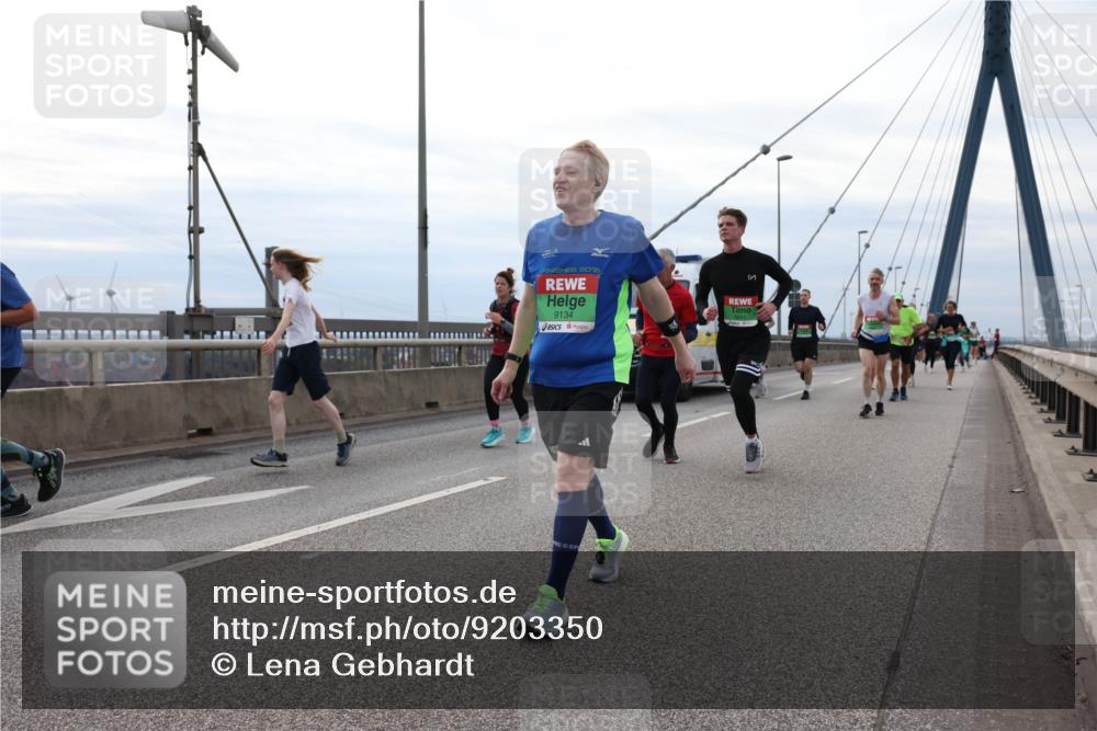 03.10.2025 - Köhlbrandbrückenlauf Lena Gebhardt http://msf.ph/oto/9203350 03.10.2025 15:52:43 Position 2 9134 meine-sportfotos.de