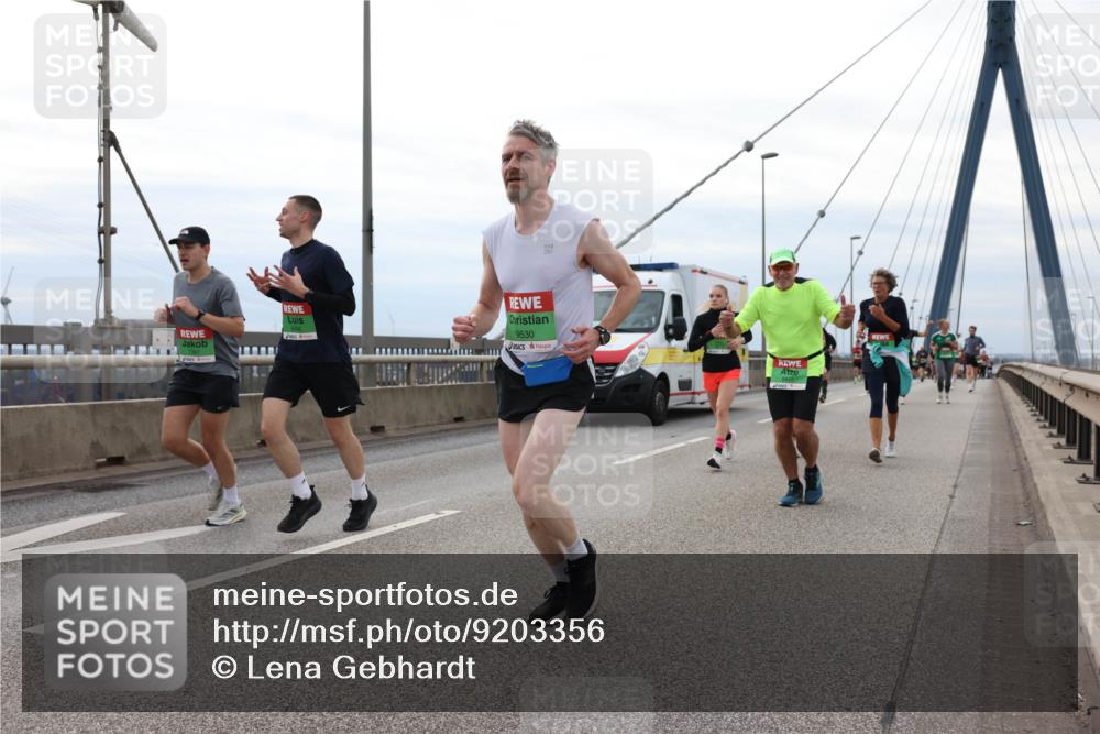 03.10.2025 - Köhlbrandbrückenlauf Lena Gebhardt http://msf.ph/oto/9203356 03.10.2025 15:52:46 Position 2 108, 9530 meine-sportfotos.de