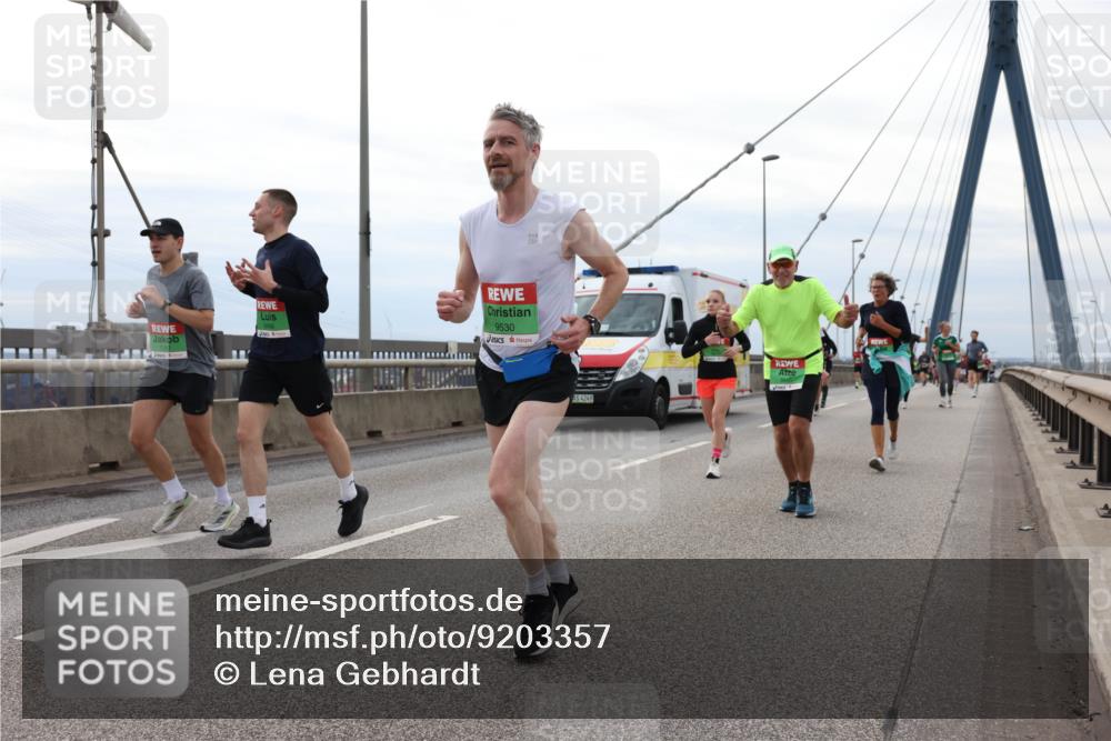 03.10.2025 - Köhlbrandbrückenlauf Lena Gebhardt http://msf.ph/oto/9203357 03.10.2025 15:52:46 Position 2 9530, 4249 meine-sportfotos.de